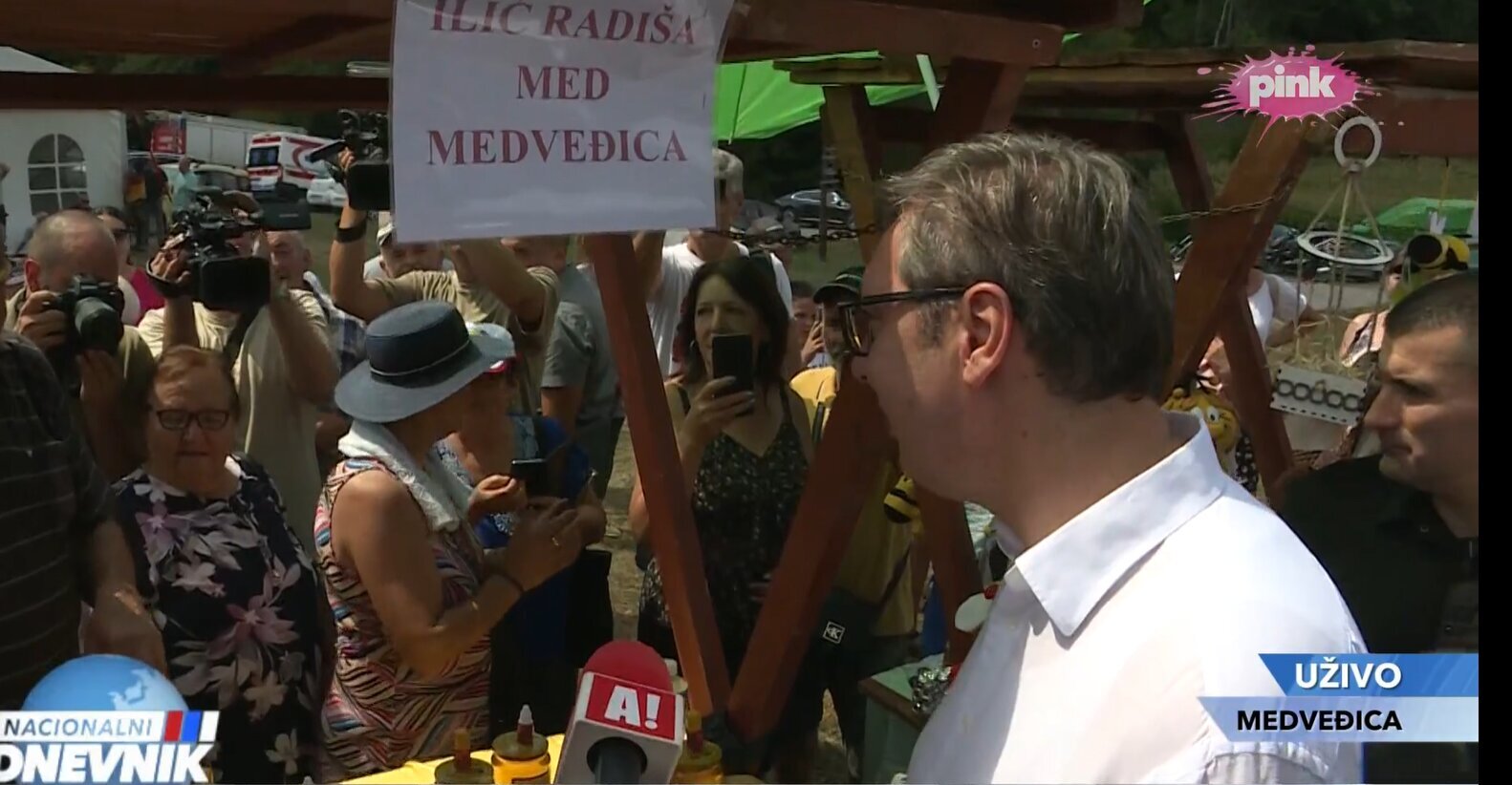 Vučić tri dana proučavao odakle stižu pare: Novac za rušenje mene treba voditi kao direktne strane investicije 2 Vučić tri dana proučavao odakle stižu pare: Novac za rušenje mene treba voditi kao direktne strane investicije 2