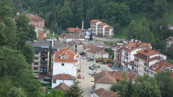 Geološka istraživanja zlata, srebra, bakra, olova, cinka i molibdena rade se na dve lokacije u blizini Crne Trave 1