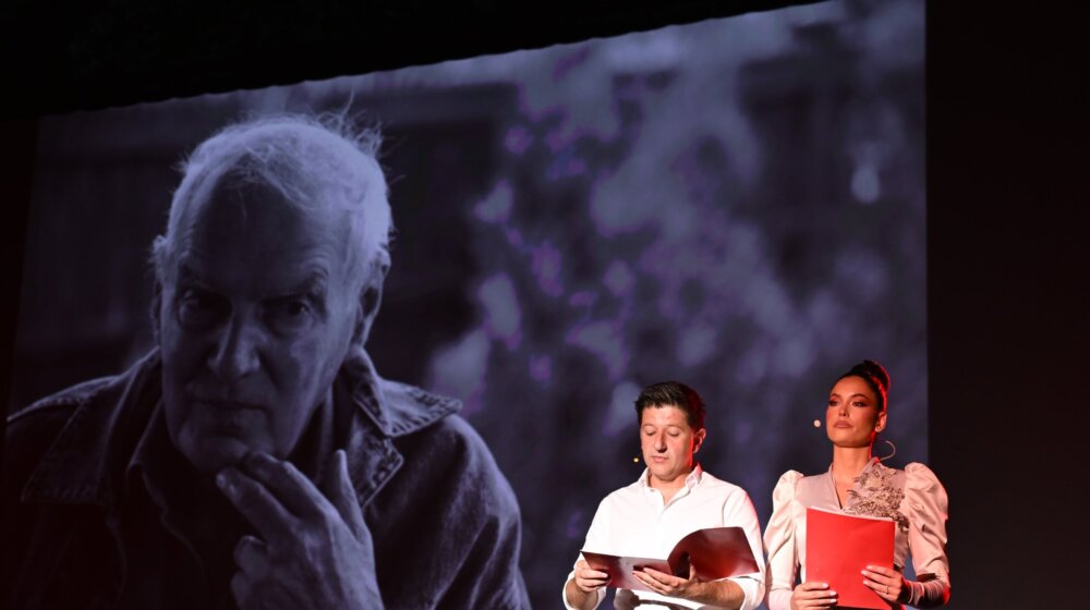 “A, sad adio dragi moj druže”: Emotivni oproštaj Žarka Jokanovića od Siniše Pavića na 48. Festivalu filmskog scenarija 1