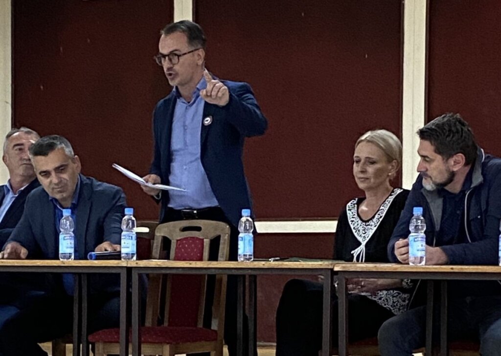 Na papiru Centar za društvenu stabilnost, na terenu SNS: Kako se organizuju protesti građana protiv blokada? 3 Na papiru Centar za društvenu stabilnost, na terenu SNS: Kako se organizuju protesti građana protiv blokada? 3