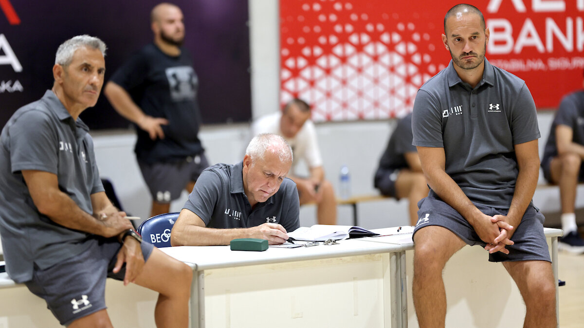 Željko Obradović održao prvi trening sa “novim” Partizanom, početak sezone 20. septembra (FOTO/VIDEO) 2 Željko Obradović održao prvi trening sa “novim” Partizanom, početak sezone 20. septembra (FOTO/VIDEO) 2