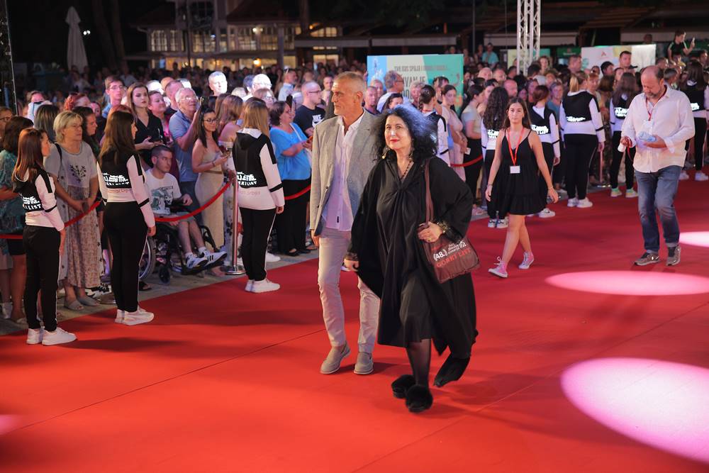 Premijerom filma “Bauk” i dodelom nagrada sinoć svečano otvoren 48. festival Filmskog scenarija u Vrnjačkoj Banji 2 Premijerom filma “Bauk” i dodelom nagrada sinoć svečano otvoren 48. festival Filmskog scenarija u Vrnjačkoj Banji 2