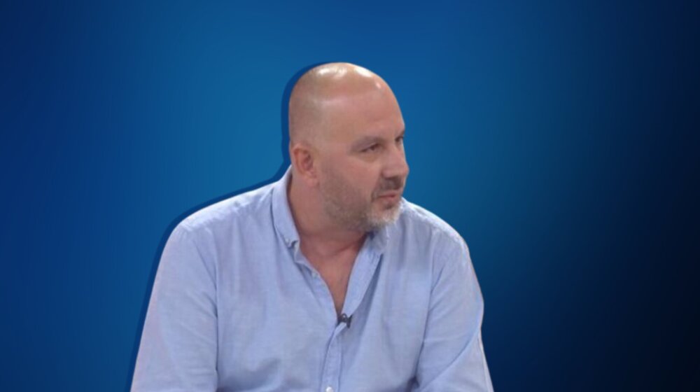 (VIDEO) Čovek koji Vučićeviću nije dao da uđe na konferenciju za novinare: Ko je Miloš Garić, novi državni sekretar Ministarstva informisanja? 1