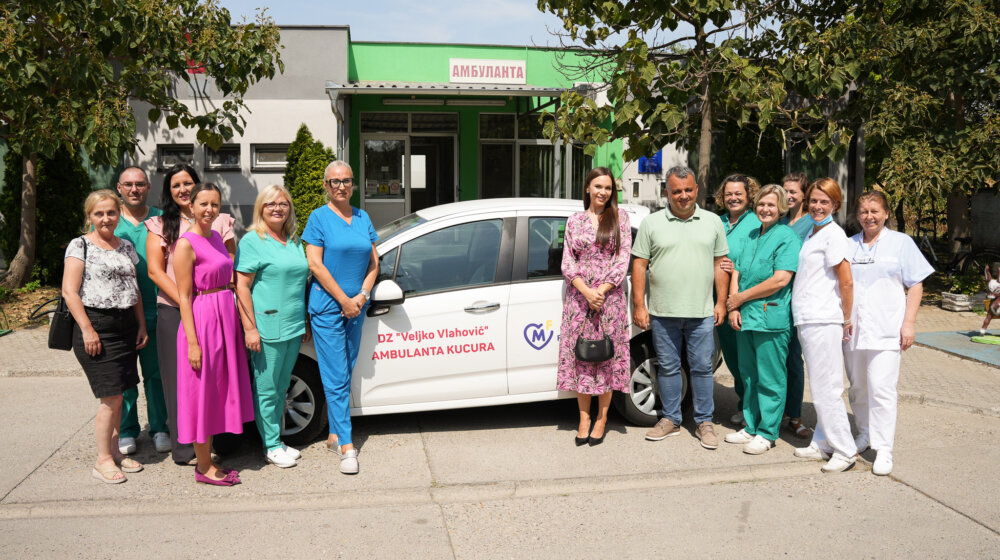 Novo vozilo posle 25 godina - Fondacija Mozzart donirala automobil seoskoj ambulanti u Kucuri 1