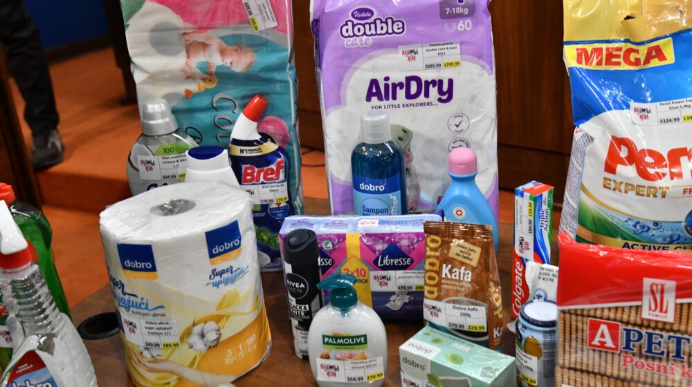 Prema računici ministra, koliko novca može da se uštedi mesečno ako se kupuju samo proizvodi sa oznakom "Najbolja cena"? 1