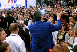 Nebojša Raus Kragujevac 08 "Rat kod nas nikako da prestane, da se jednom, bre, završi": Ljudi, sećanja - fotograf Nebojša Radosavljević Raus 8