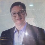 Oštećena Vučićeva slika na stranačkim prostorijama u Kragujevcu: Nasilje neće proći poručuje lokalni SNS 7