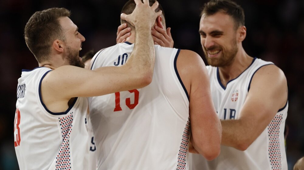 Otkriveno šta je ugravirano na satu koji je Jokić poklonio saigračima iz reprezentacije: Grb Srbije, prezime i Jokarina poruka (FOTO) 1