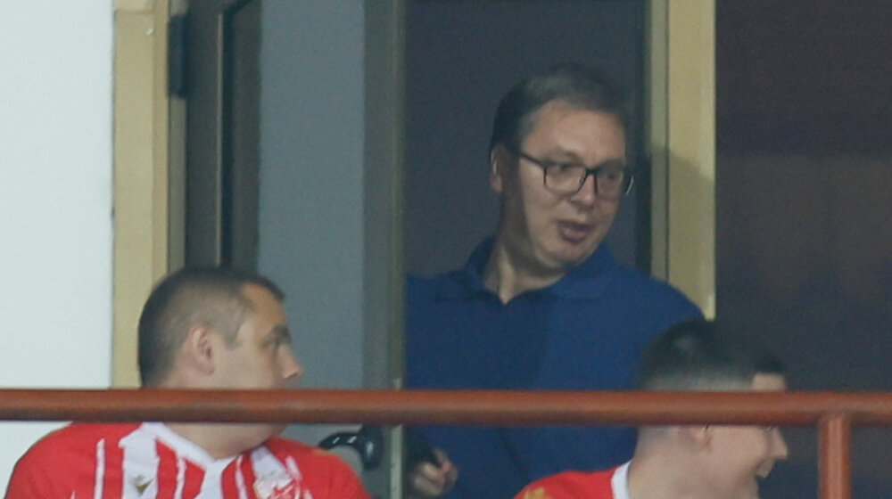 Aleksandar Vučić prisustvuje meču Crvene zvezde i Bode Glimta, predsednik Srbije bez dresa došao na stadion “Rajko Mitić” 1