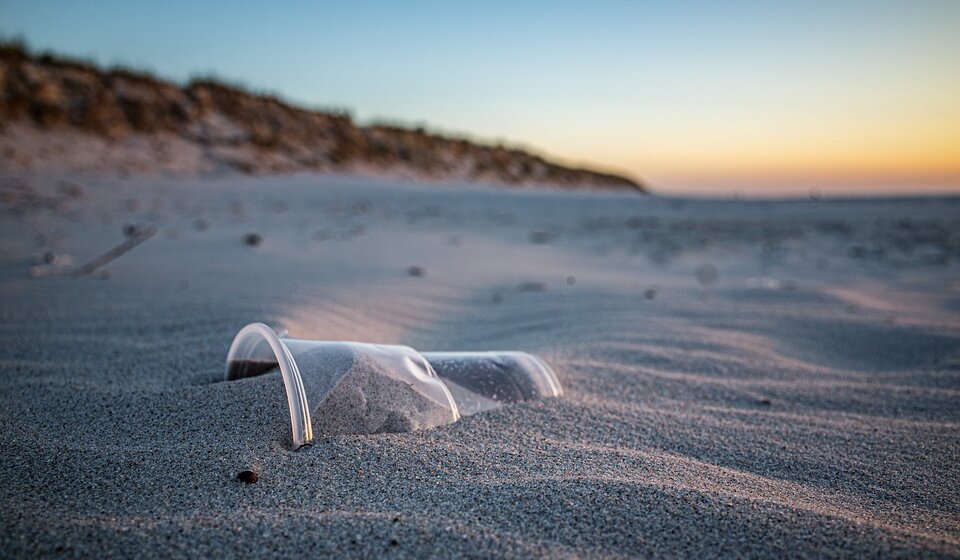 Plastika čini oko 80 odsto morskog otpada: Deset najčešćih proizvoda koji završe na plažama 1