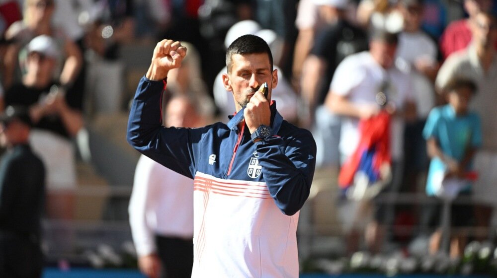 Poklon olimpijskom šampionu: Šta je Novak Đoković našao ispod zlatne mašne? (VIDEO) 1