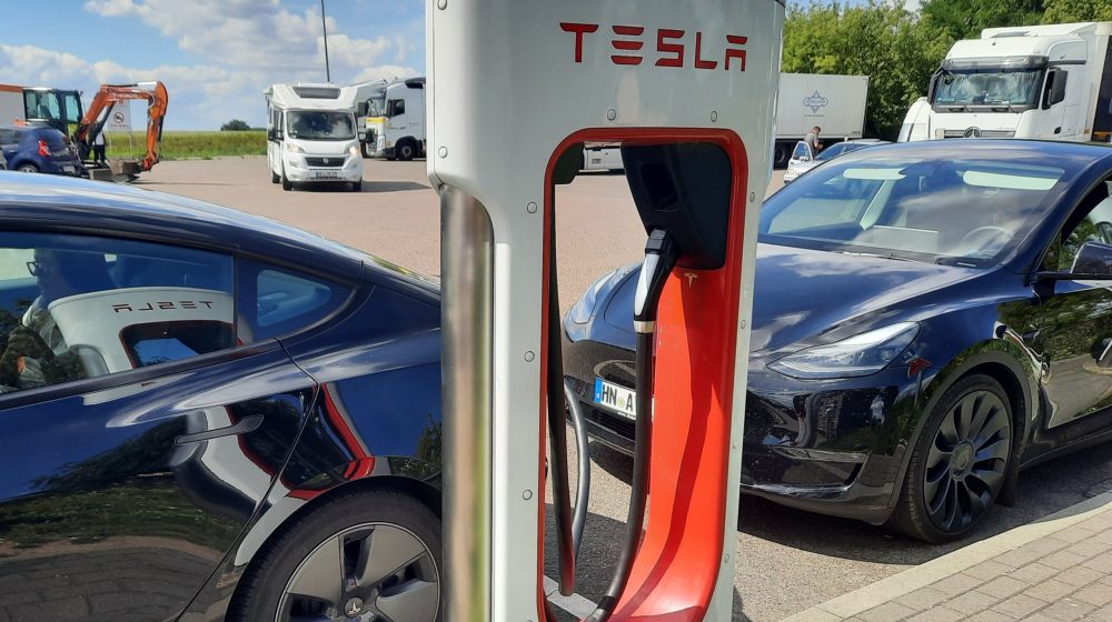 Tesla nije više najuspešniji proizvođač električnih vozila na svetu, evo ko ga je pretekao 10