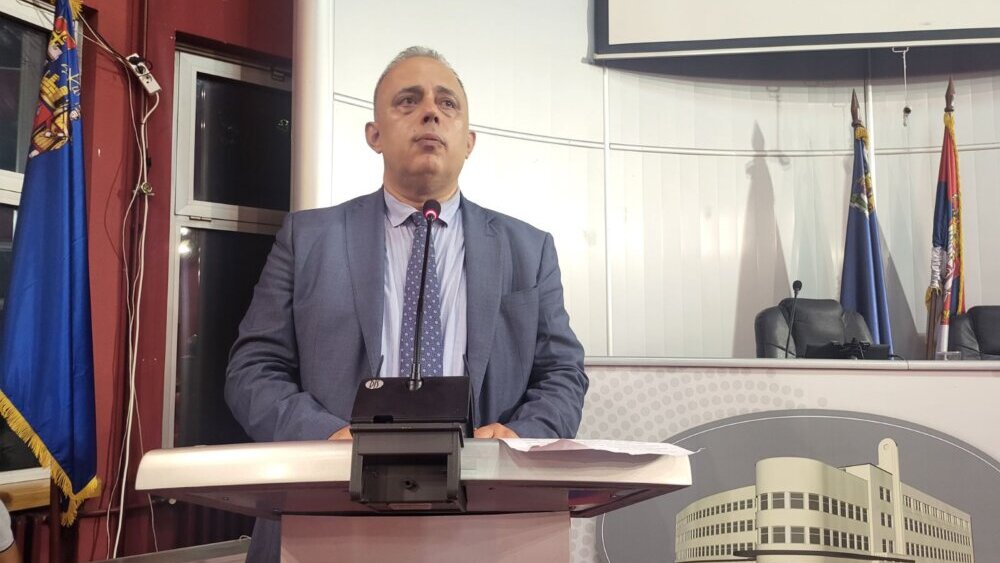 Igor Novaković Vanredna sednica Skupštine grada Niša na kojoj je trebalo da se razmatra smena predsednika Skupštine okončana posle samo pet minuta: Opozicija najavila "svoju sednicu" 3