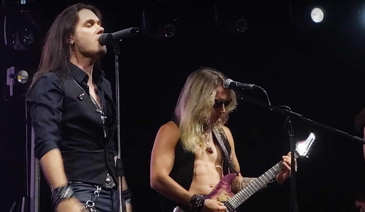 "Ni najstariji Zaječarci ne pamte da je manje publike bilo nego sinoć": Kako je izgledalo prvo veče 57. Gitarijade u Zaječaru (FOTO) 8