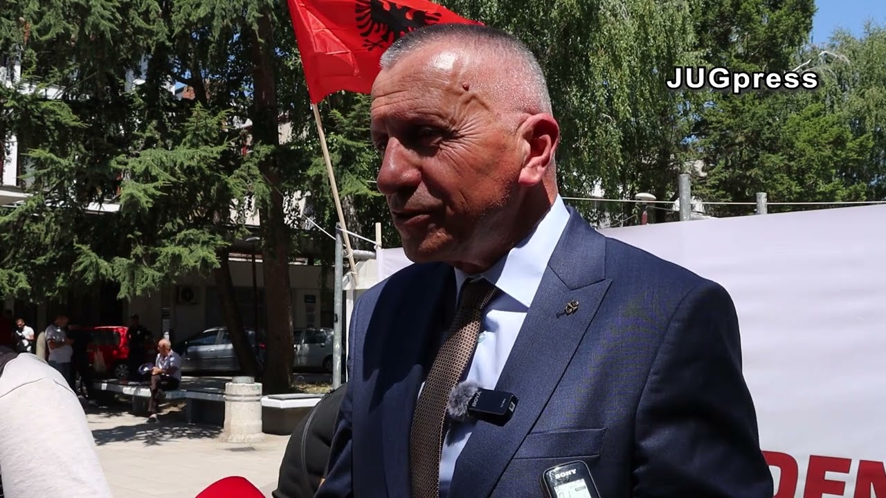 Da li je skandiranje građana "Aco, Šiptare" parodija na "Aco, Srbine", ili novi ciklus reciklaže stare političke retorike? 3