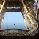 Francuska atletičarka se za 18 minuta popela uz konopac do drugog sprata Ajfelove kule (VIDEO) 1