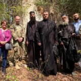 U prisustvu KFOR-a sveštenik i monasi obišli crkvu srušenu 1999. 2