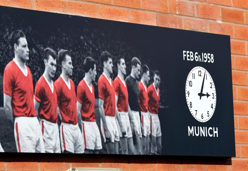 „Bezbijeve bebe" i tragedija: Nova knjiga o tragičnoj sudbini igrača Mančestera nakon utakmice u Beogradu 1