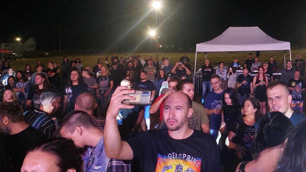 "Ni najstariji Zaječarci ne pamte da je manje publike bilo nego sinoć": Kako je izgledalo prvo veče 57. Gitarijade u Zaječaru (FOTO) 3