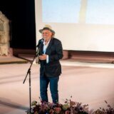 Kako mirno spavati i filmovati u svetu strašnih ratova: Rade Šerbedžija dirljivim stihovima i porukom otvorio 37. Filmski festival Herceg Novi 3
