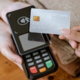 "Kao u Velikoj Britaniji": Efektiva traži odluku u slučaju MasterCard i pravo na odštetu za potrošače u Srbiji 1