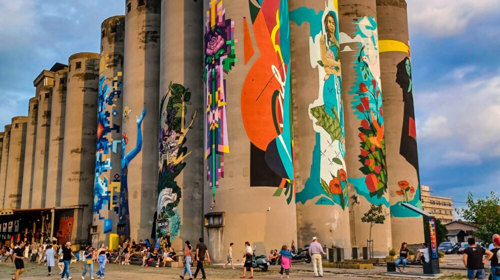 Pod sjajem zvezda, silosi