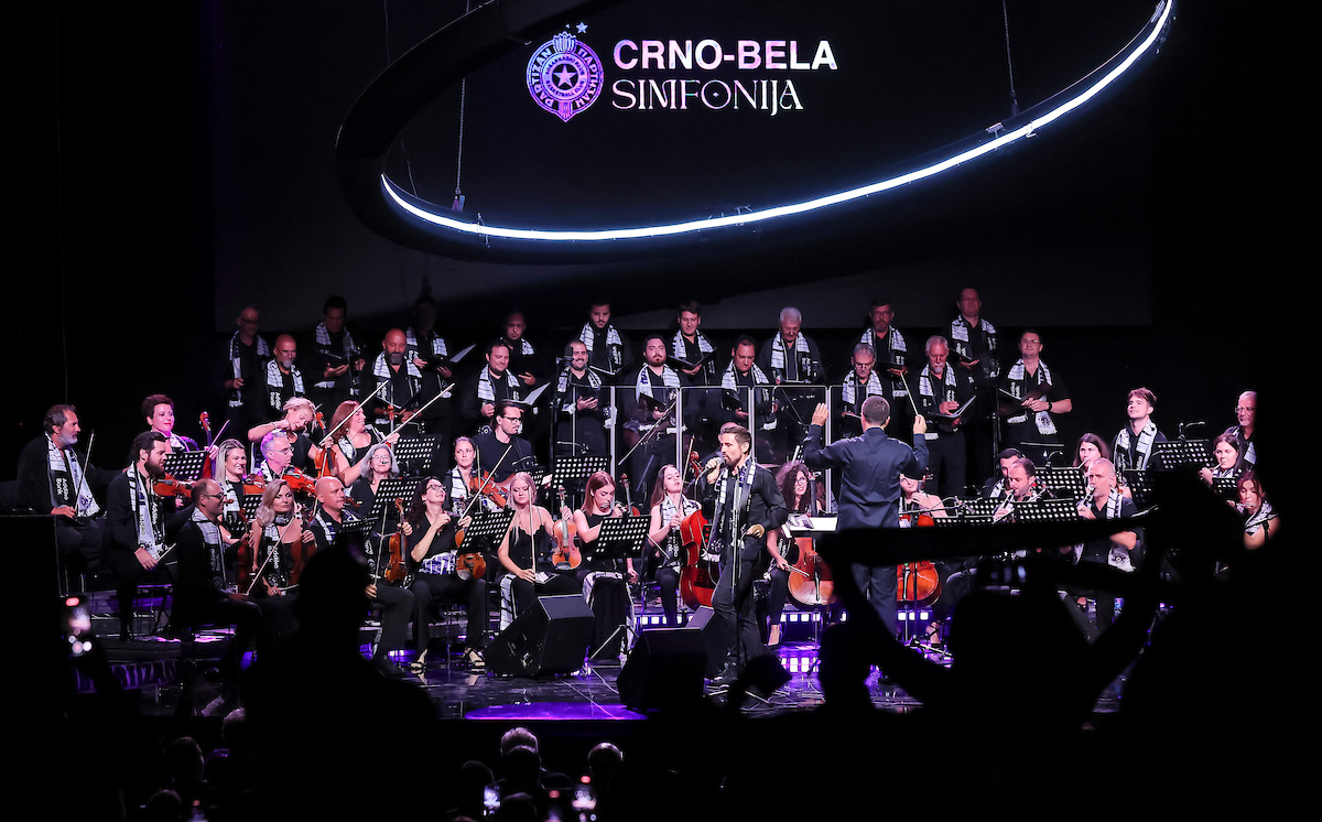 Crno-bela simfonija: Veče za podstrek košarkaškom orkestru Partizana sa novim violinama (FOTO) 3 Crno-bela simfonija: Veče za podstrek košarkaškom orkestru Partizana sa novim violinama (FOTO) 3