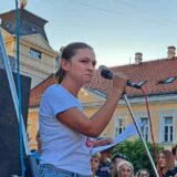 Aktivisti u Novom Sadu prekrečili uvredljiv grafit i napisali "Mila Pajić heroina" 6