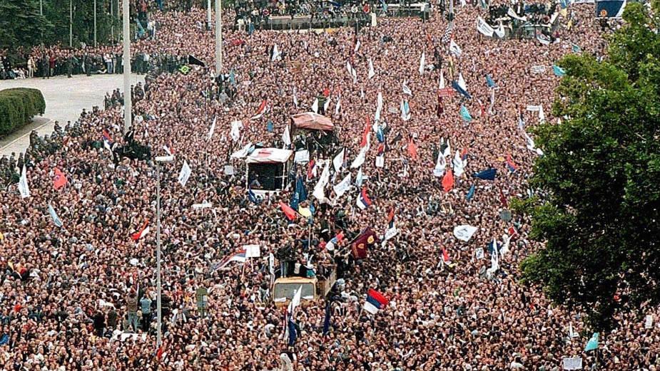 Stranka G17 plus obećavala je po hiljadu evra svakom građaninu, a ostala upamćena samo kao "grobar srpske privrede" 3 Stranka G17 plus obećavala je po hiljadu evra svakom građaninu, a ostala upamćena samo kao "grobar srpske privrede" 2