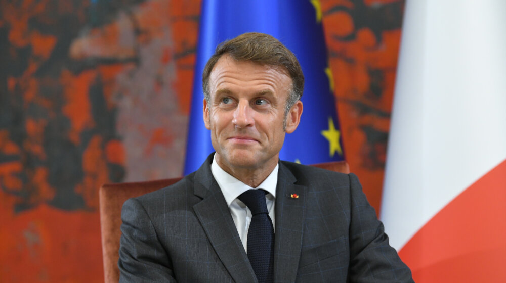 Makron na "Iksu" pisao ćirilicom: Čuvam dragu uspomenu 1