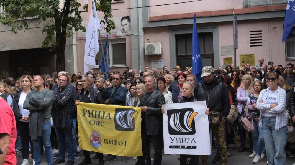 Glavni odbor Unije sindikata prosvetnih radnika Srbije odlučio da prihvati ponudu Vlade 1