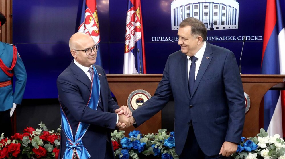 "Iz manastira na sastanak sa Dodikom": Vučević u dvodnevnoj poseti BiH (VIDEO) 1