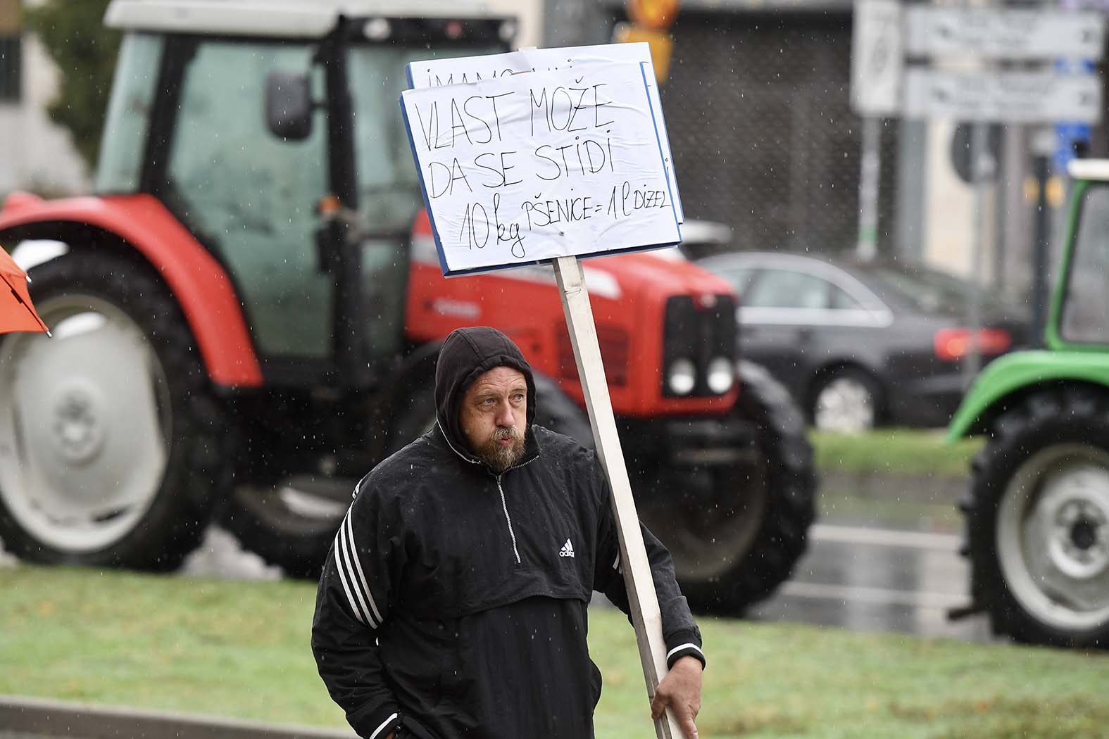 Jedni poljoprivrednici zadovoljni, drugi izlaze na proteste: "Nije mi jasno zašto državi treba ovakav cirkus" 2 Jedni poljoprivrednici zadovoljni, drugi izlaze na proteste: "Nije mi jasno zašto državi treba ovakav cirkus" 2