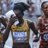 Hrabra Rebeka Čeptegi nije izdržala: Preminula olimpijka koju je dečko nasilnik polio benzinom i zapalio 6