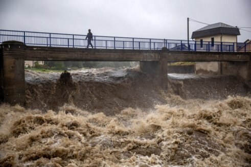 Bela river overflows after heavy rains in Czech Republic (FOTO, VIDEO) Ciklon Boris hara Srednjom Evropom: Prva žrtva u Poljskoj, u Češkoj se traga za četiri osobe 8
