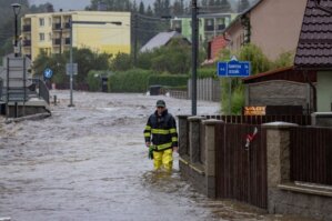 Bela river overflows after heavy rains in Czech Republic (FOTO, VIDEO) Ciklon Boris hara Srednjom Evropom: Prva žrtva u Poljskoj, u Češkoj se traga za četiri osobe 2