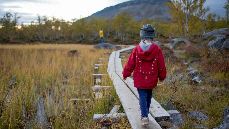 Deca i migracije: Pet zemalja koje porodice iseljenika vole 1 dete hoda