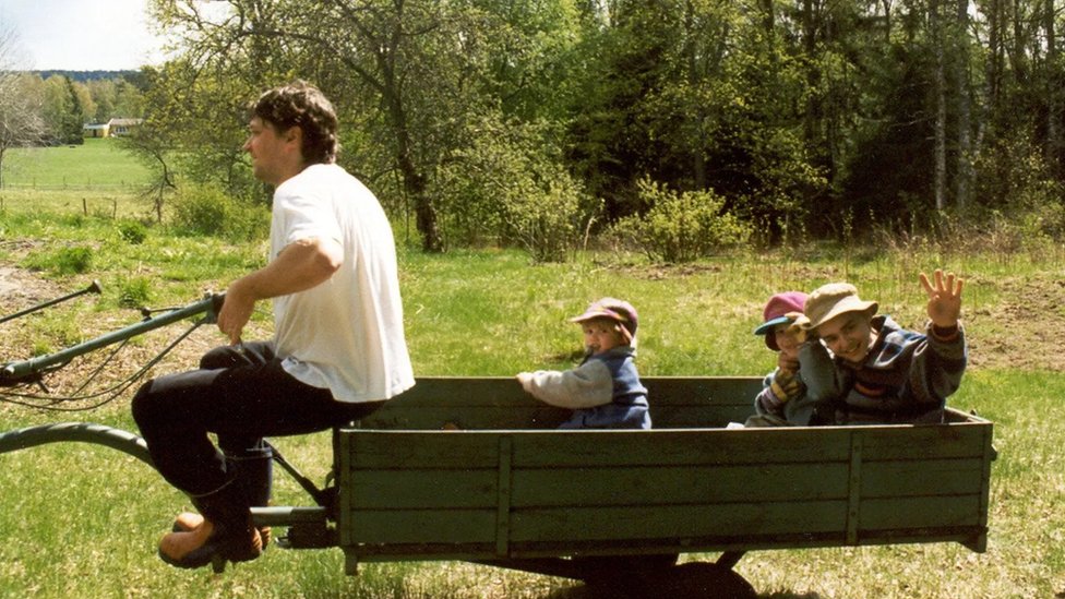 Misteriozna bolest: Zagonetka bolesti koje nemaju ime i trka jedne porodice sa vremenom 2 Helen i Mik, njihova deca