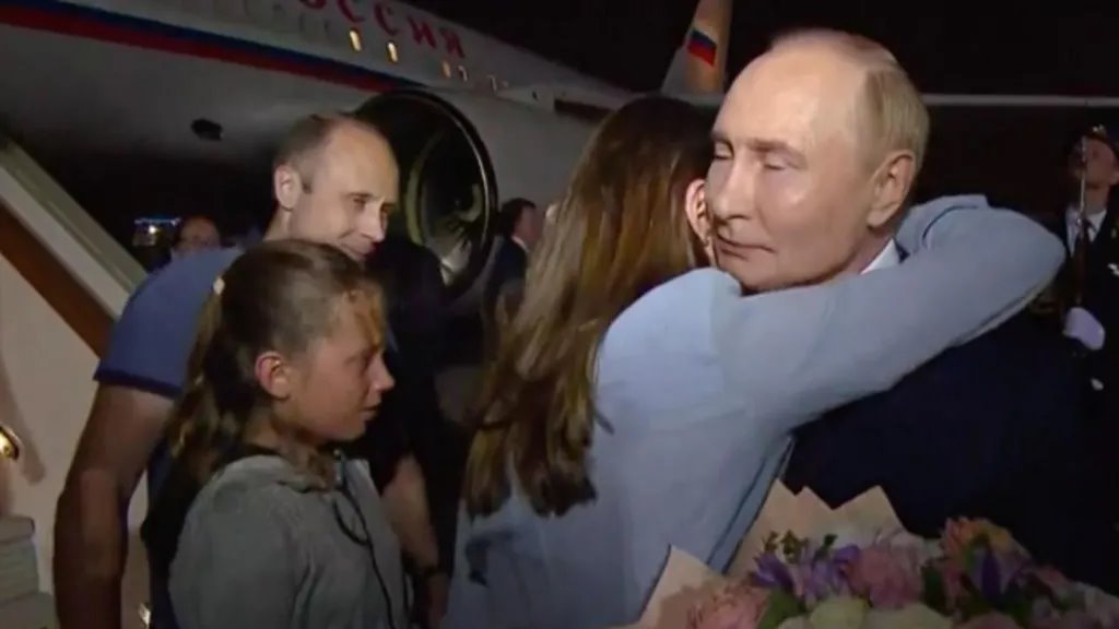 Da li je španski novinar Pablo Gonzales, zapravo Pavel Rubcov, bio ruski špijun 3 razmena zatvorenika, Ruski predsednik Vladimir Putin lično je na aerodromu dočekao Ruse razmenjene za državljane zapadnih zemalja