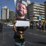 Izrael i Palestinci: Blokirani putevi, letovi otkazani, Izraelci traže od vlade „hitan dogovor o oslobađanju talaca" 2