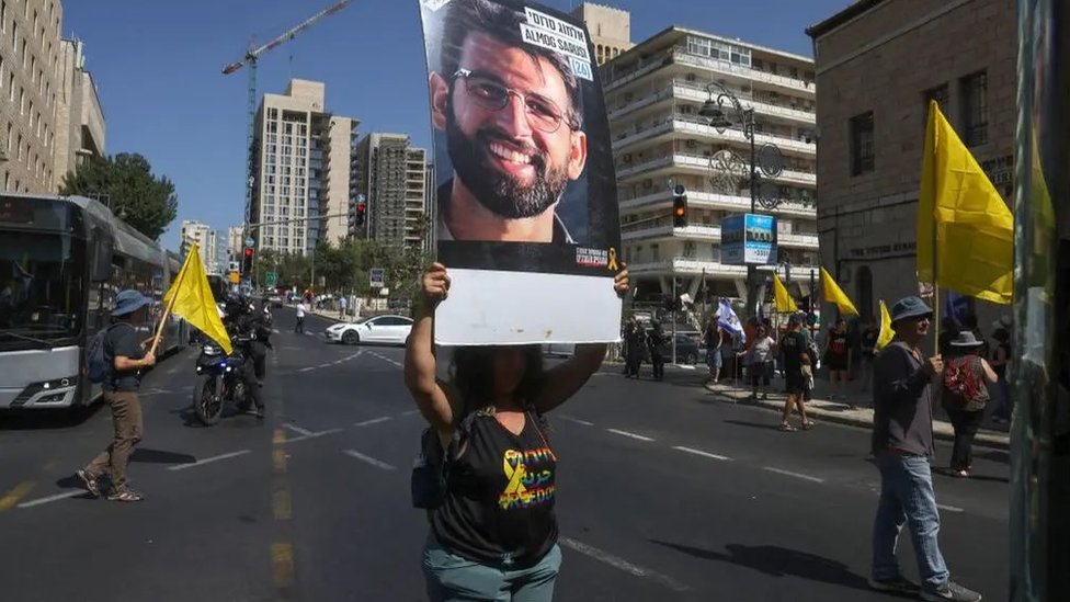 Izrael i Palestinci: Blokirani putevi, letovi otkazani, Izraelci traže od vlade „hitan dogovor o oslobađanju talaca" 1 generalni štrajk u Izraelu