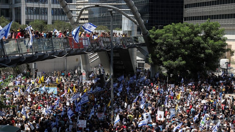 Izrael i Palestinci: Blokirani putevi, letovi otkazani, Izraelci traže od vlade „hitan dogovor o oslobađanju talaca" 2 generalni štrajk u Izraelu