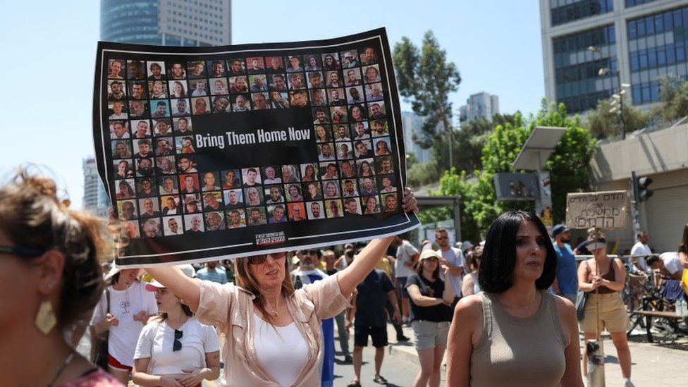 Izrael i Palestinci: Blokirani putevi, letovi otkazani, Izraelci traže od vlade „hitan dogovor o oslobađanju talaca" 3 generalni štrajk u Izraelu, izraelski taoci