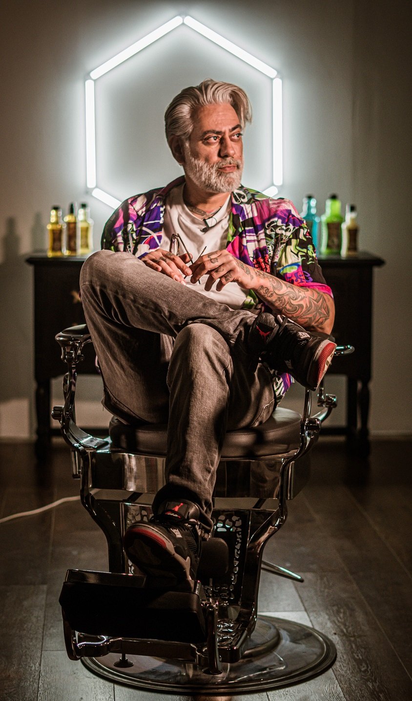 Svetski dan brade: Zašto je muškarci nose i koji stilovi postoje 4 Karlo Zagorac, dugogodišnji beogradski frizer i međunarodni edukator, i sam je vlasnik duge brade