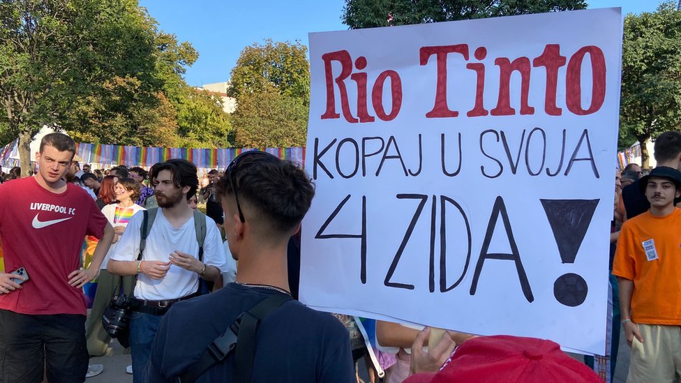 Prajd 2024: Šetnja bez incidenata, zahtevi podneti pre deset godina - neispunjeni 7 Transparent protiv Rio Tinta