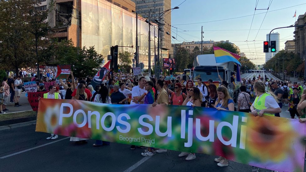 Prajd 2024: Šetnja bez incidenata, zahtevi podneti pre deset godina - neispunjeni 4 Prajd šetnja u Beogradu