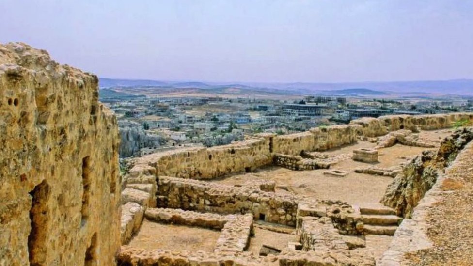 Izrael bombardovao nekoliko gradova u Siriji, javljaju lokalni mediji 1 Grad Masiaf, na severozapadu Sirije, bio je jedno od pogođenih mesta