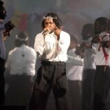 Superboul 2025: Kendrik Lamar nastupa tokom polufinala najvećeg takmičenja u američkom fudbalu 3