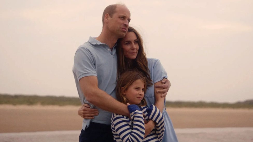 Princeza Kejt završila tretmane hemioterapijom 2 Ketrin i Vilijam sa ćerkom zagrljeni