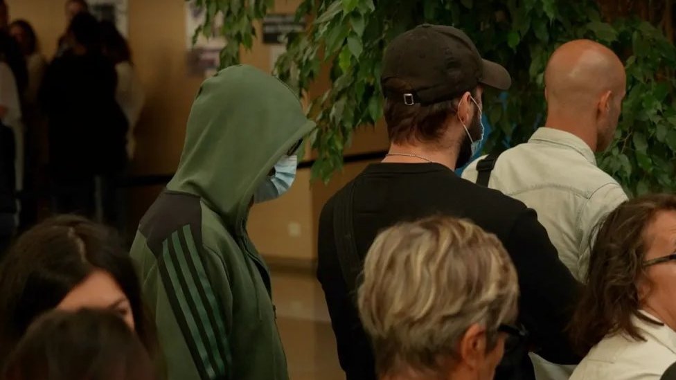 Francuska: Selo rastrzano užasima suđenja za masovno silovanje 4 Neki od 51 optuženog na sudu u Avinjonu